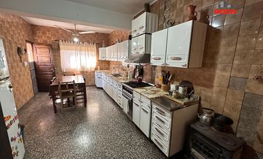 Casa en Venta en El Carmen,  a solo una Cuadra de la Plaza Principal