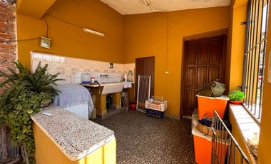 Casa en Venta en El Carmen,  a solo una Cuadra de la Plaza Principal