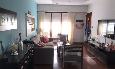 Casa En Venta En Caisamar 3 Ambientes Con Dependencia, Garaje Doble Y Quincho