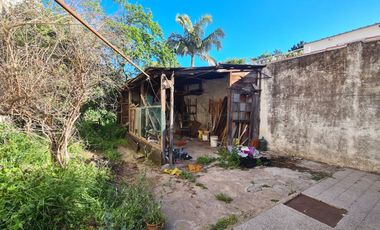Casa sobre lote propio, 4 ambientes con patio y fondo libre, Villa Sarmiento.