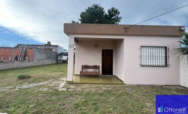 Casa en venta de 2 dormitorios c/ cochera en Costa Azul