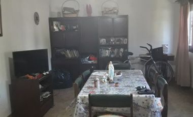 Casa en venta de 3 dormitorios c/ cochera .Caisamar. Permuta por ph menor valor