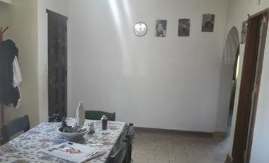 Casa en venta de 3 dormitorios c/ cochera .Caisamar. Permuta por ph menor valor