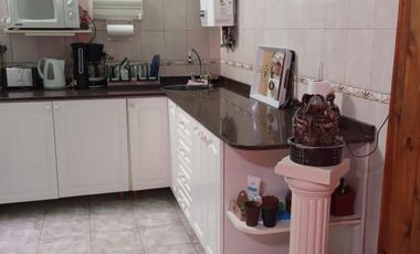 Sobre Lote Propio De 8,66 X 19,63 Hermosa Casa En Inmejorable Zona De Mataderos