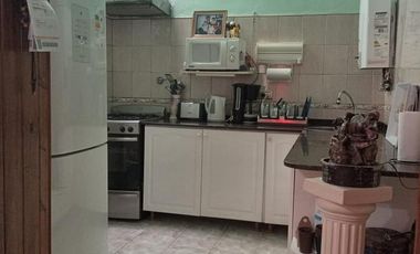 Sobre Lote Propio De 8,66 X 19,63 Hermosa Casa En Inmejorable Zona De Mataderos