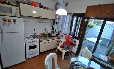 Dúplex en venta de 2 dormitorios c/ cochera en San Bernardo