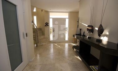 Codigo 659 - Carilo - Casa En Alquiler - Pileta