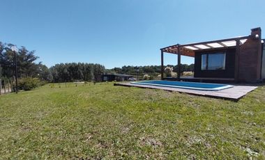 MODERNA CASA EN VENTA EN LA PEREGRINA - SIERRA DE LOS PADRES