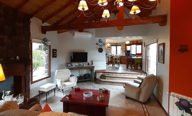 EXTRAORDINARIO CHALET SOBRE DOS LOTES LINDEROS AL GOLF