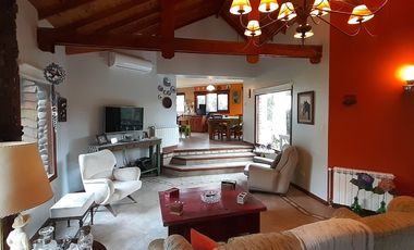 EXTRAORDINARIO CHALET SOBRE DOS LOTES LINDEROS AL GOLF