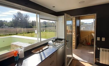 MODERNO CHALET EN VENTA EN SIERRA DE LOS PADRES. BARRIO CAMINITO DEL ANGEL