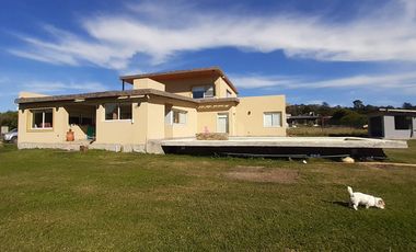 MODERNO CHALET EN VENTA EN SIERRA DE LOS PADRES. BARRIO CAMINITO DEL ANGEL