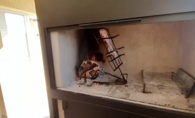 MODERNO CHALET EN VENTA EN SIERRA DE LOS PADRES. BARRIO CAMINITO DEL ANGEL