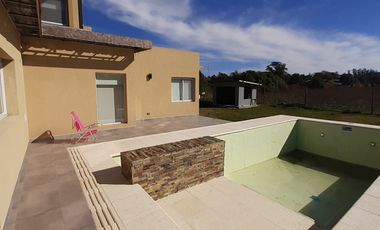 MODERNO CHALET EN VENTA EN SIERRA DE LOS PADRES. BARRIO CAMINITO DEL ANGEL
