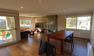 MODERNO CHALET EN VENTA EN SIERRA DE LOS PADRES. BARRIO CAMINITO DEL ANGEL
