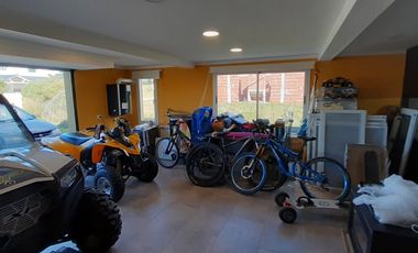 MODERNO CHALET EN VENTA EN SIERRA DE LOS PADRES. BARRIO CAMINITO DEL ANGEL