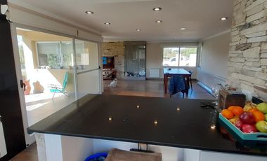 MODERNO CHALET EN VENTA EN SIERRA DE LOS PADRES. BARRIO CAMINITO DEL ANGEL