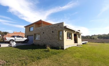 MODERNO CHALET EN VENTA EN SIERRA DE LOS PADRES. BARRIO CAMINITO DEL ANGEL