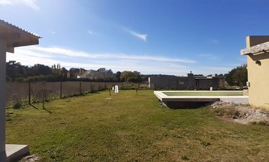 MODERNO CHALET EN VENTA EN SIERRA DE LOS PADRES. BARRIO CAMINITO DEL ANGEL