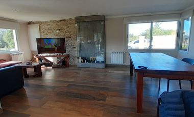 MODERNO CHALET EN VENTA EN SIERRA DE LOS PADRES. BARRIO CAMINITO DEL ANGEL