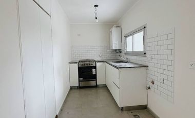 Departamento en venta de 2 dormitorios c/ cochera en Centro Gorriti 165