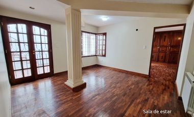 Casa en venta de 10 ambinetes c/ cochera en Centro de Jujuy