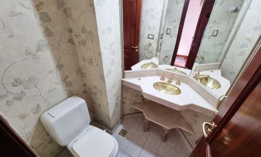 Casa en venta de 10 ambinetes c/ cochera en Centro de Jujuy