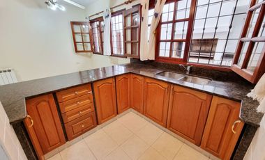 Casa en venta de 10 ambinetes c/ cochera en Centro de Jujuy