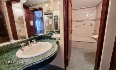 Casa en venta de 10 ambinetes c/ cochera en Centro de Jujuy