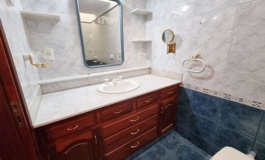 Casa en venta de 10 ambinetes c/ cochera en Centro de Jujuy