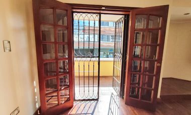 Casa en venta de 10 ambinetes c/ cochera en Centro de Jujuy