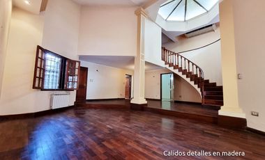 Casa en venta de 10 ambinetes c/ cochera en Centro de Jujuy