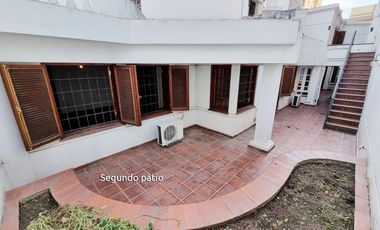Casa en venta de 10 ambinetes c/ cochera en Centro de Jujuy