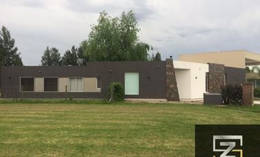 Casa En Venta Barrio Malibu Pileta Natural