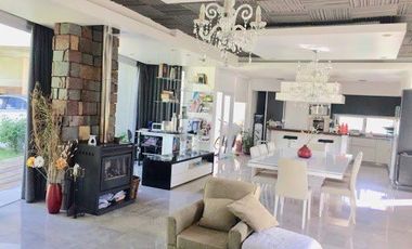 Casa En Venta Barrio Malibu Pileta Natural