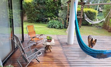 Chalet en venta de 3 dormitorios c/ cochera en Bosques de Peralta Ramos