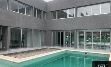 Casa en venta de 4 dormitorios c/ cochera en Barrio Privado Terralagos