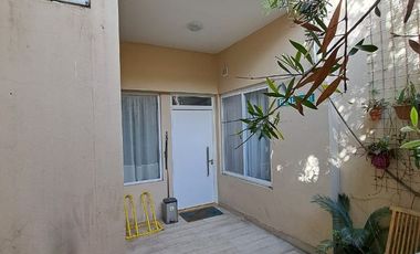 Casa en alquiler temporario, 2 dormitorios,  con terraza y parrilla,  Colegiales
