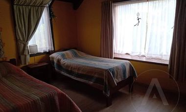 FINA PATAGONIA. Casa en venta de 3 dormitorios c/ cochera en San Martin de los Andes
