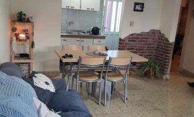 Casa en venta de 2 dormitorios c/ cochera en Las Avenidas