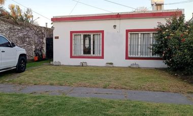 Casa en venta de 2 dormitorios c/ cochera en Las Avenidas