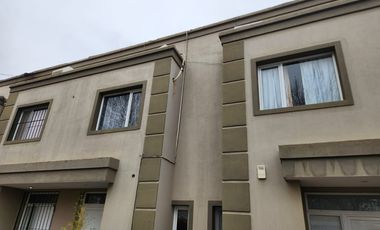 Dúplex en venta de 2 dormitorios c/ cochera en Plottier