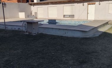 PH en venta de 7 dormitorios c/ cochera en Cinco Saltos