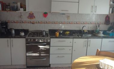 Casa en venta de 2 dormitorios c/ cochera en Cinco Saltos