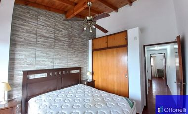 Dúplex en venta de 4 dormitorios c/ cochera en San Bernardo