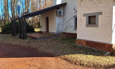 Casa en venta de 3 dormitorios c/ cochera en Cinco Saltos