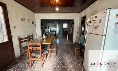 Casa en venta de 4 dormitorios c/ cochera en Los Hornos