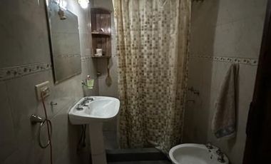Casa en venta de 4 dormitorios c/ cochera en Los Hornos