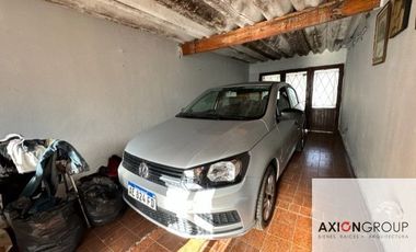 Casa en venta de 4 dormitorios c/ cochera en Los Hornos