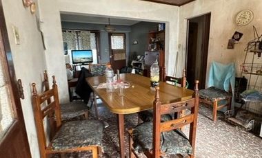 Casa en venta de 4 dormitorios c/ cochera en Los Hornos
